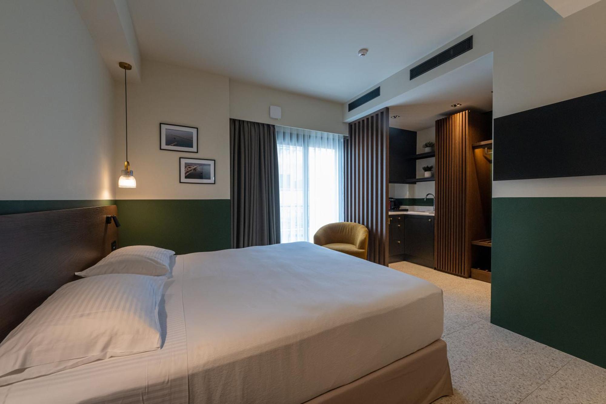 Evripidou 7 - Kalamata Mediterranean Suites Esterno foto